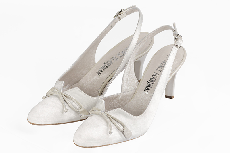 Pure white women's open back shoes, with a knot. Round toe. High slim heel. Front view - Florence KOOIJMAN